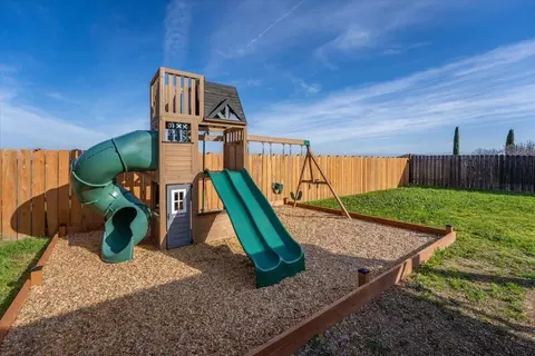 Exterior - 2132 Reta Way, Red Bluff, CA 96080 photo 9 of 16