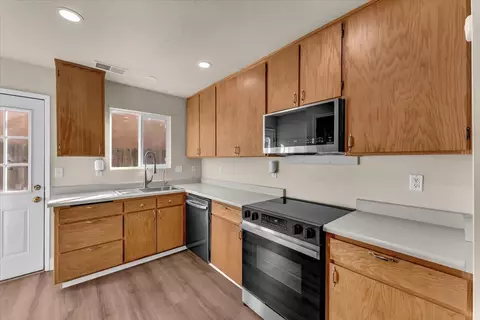 Kitchen - 2132 Reta Way, Red Bluff, CA 96080 photo 2 of 3