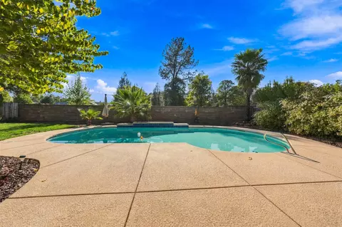 Exterior - 1318 Bonhurst Dr, Redding, CA 96003 photo 7 of 11