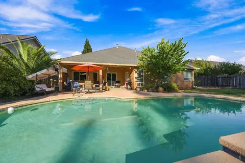 Exterior - 1318 Bonhurst Dr, Redding, CA 96003 photo 3 of 11