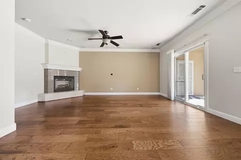 Living - 1318 Bonhurst Dr, Redding, CA 96003 photo 2 of 6