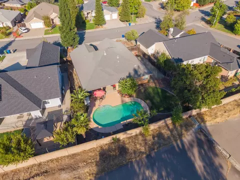 View/Area - 1318 Bonhurst Dr, Redding, CA 96003 photo 3 of 7