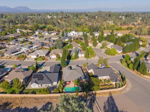View/Area - 1318 Bonhurst Dr, Redding, CA 96003 photo 5 of 7