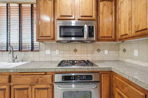 Kitchen - 1318 Bonhurst Dr, Redding, CA 96003 photo 4 of 4
