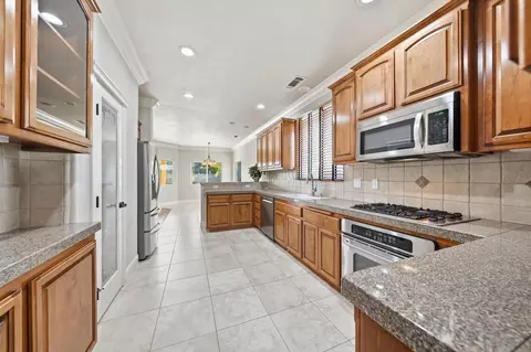 Kitchen - 1318 Bonhurst Dr, Redding, CA 96003 photo 3 of 4