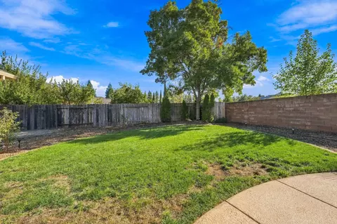 Exterior - 1318 Bonhurst Dr, Redding, CA 96003 photo 10 of 11