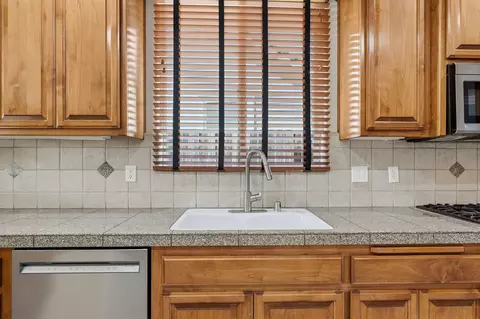 Kitchen - 1318 Bonhurst Dr, Redding, CA 96003 photo 2 of 4