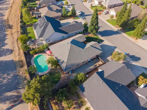View/Area - 1318 Bonhurst Dr, Redding, CA 96003 photo 4 of 7