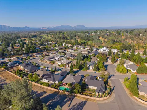 View/Area - 1318 Bonhurst Dr, Redding, CA 96003 photo 6 of 7