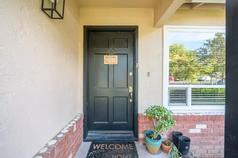 Entry Way - 3415 Sunset Dr, Redding, CA 96001 photo 1 of 2