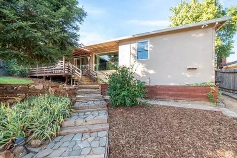 Exterior - 3415 Sunset Dr, Redding, CA 96001 photo 5 of 8