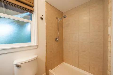 Bath - 3415 Sunset Dr, Redding, CA 96001 photo 2 of 3