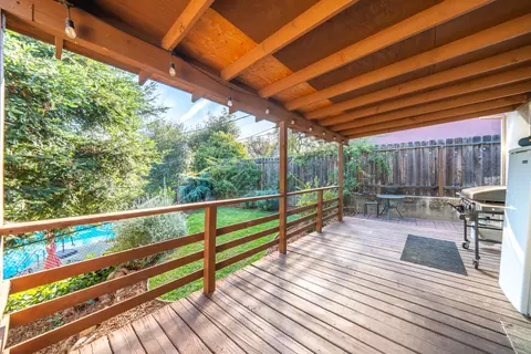 Exterior - 3415 Sunset Dr, Redding, CA 96001 photo 3 of 8
