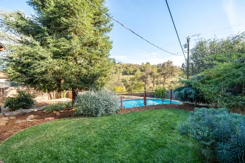 Exterior - 3415 Sunset Dr, Redding, CA 96001 photo 6 of 8