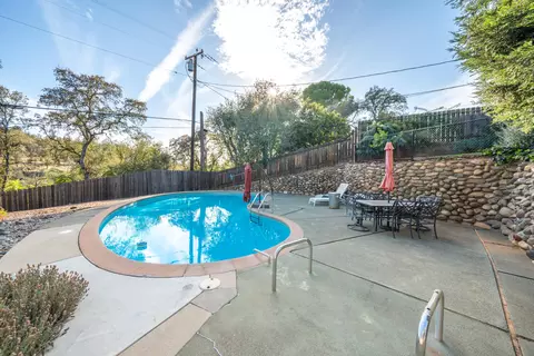 Exterior - 3415 Sunset Dr, Redding, CA 96001 photo 7 of 8