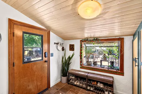 Entry Way - 21019 Old Alturas Rd, Redding, CA 96003 photo 1 of 2