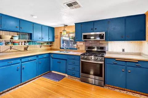 Kitchen - 21019 Old Alturas Rd, Redding, CA 96003 photo 1 of 5