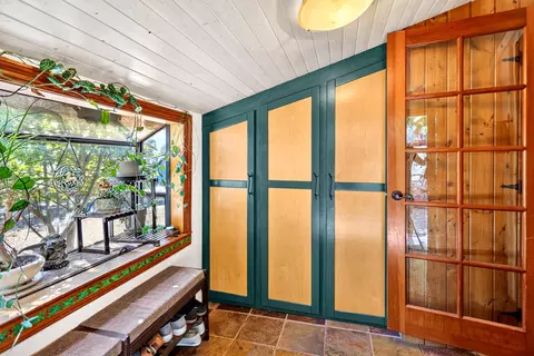 Entry Way - 21019 Old Alturas Rd, Redding, CA 96003 photo 2 of 2