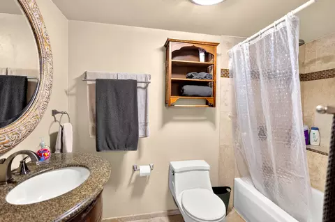 Bath - 21019 Old Alturas Rd, Redding, CA 96003 photo 7 of 10