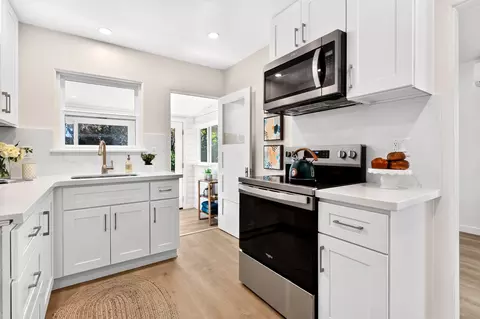 Kitchen - 12591261 Magnolia Ave, Redding, CA 96001 photo 4 of 6