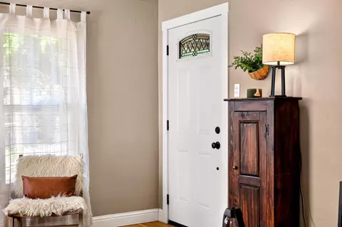 Entry Way - 12591261 Magnolia Ave, Redding, CA 96001 photo 7 of 10