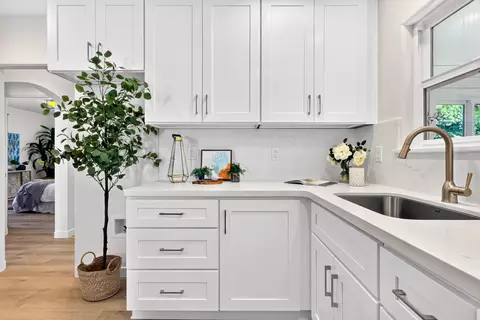 Kitchen - 12591261 Magnolia Ave, Redding, CA 96001 photo 1 of 6