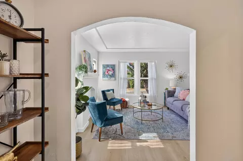 Entry Way - 12591261 Magnolia Ave, Redding, CA 96001 photo 5 of 10
