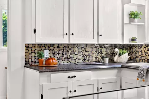 Kitchen - 12591261 Magnolia Ave, Redding, CA 96001 photo 5 of 6