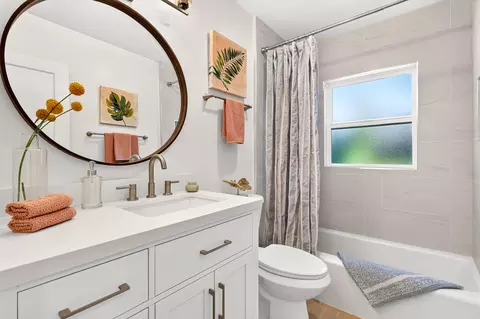 Bath - 12591261 Magnolia Ave, Redding, CA 96001 photo 1 of 3