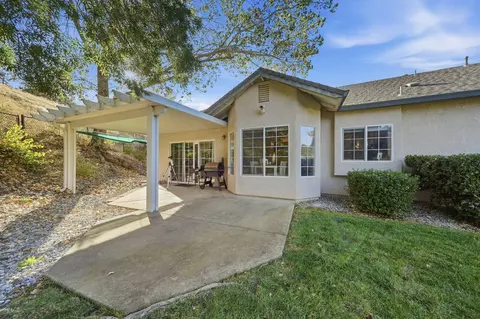 Exterior - 4561 Quinton Dr, Redding, CA 96001 photo 2 of 4