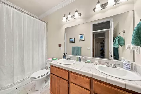 Bath - 4561 Quinton Dr, Redding, CA 96001 photo 2 of 2