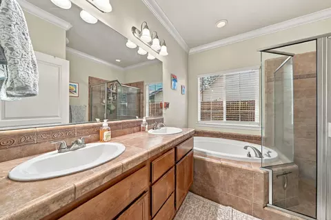 Bath - 4561 Quinton Dr, Redding, CA 96001 photo 1 of 2