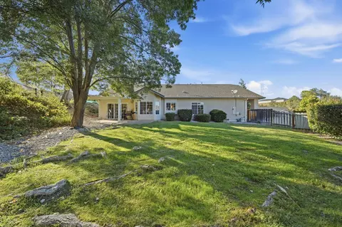 Exterior - 4561 Quinton Dr, Redding, CA 96001 photo 3 of 4