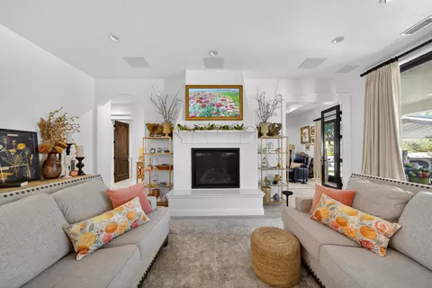 Living - 19324 Natalie Way, Redding, CA 96003 photo 3 of 4