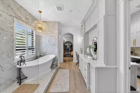 Bath - 19324 Natalie Way, Redding, CA 96003 photo 4 of 6