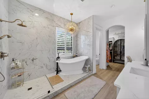 Bath - 19324 Natalie Way, Redding, CA 96003 photo 1 of 6