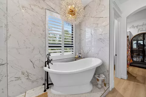 Bath - 19324 Natalie Way, Redding, CA 96003 photo 2 of 6