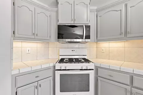 Kitchen - 19459 Posey, Redding, CA 96003 photo 5 of 10