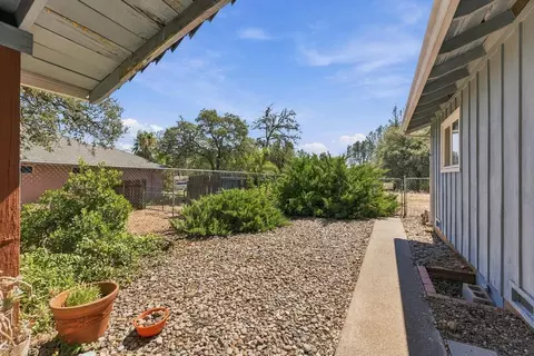 Exterior - 1919 Lake Blvd, Redding, CA 96003 photo 4 of 11