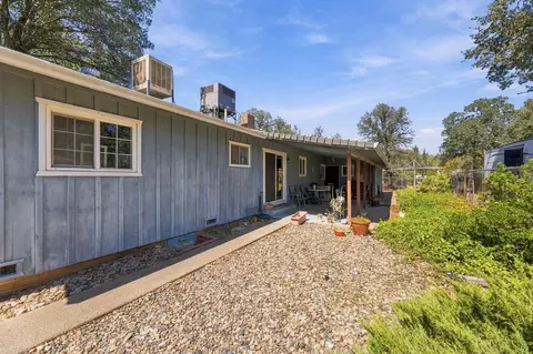 Exterior - 1919 Lake Blvd, Redding, CA 96003 photo 6 of 11