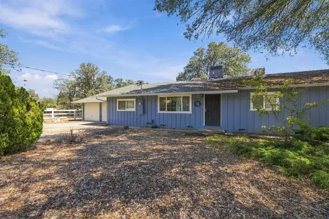 Exterior - 1919 Lake Blvd, Redding, CA 96003 photo 10 of 11