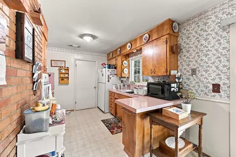Kitchen - 1919 Lake Blvd, Redding, CA 96003 photo 3 of 3