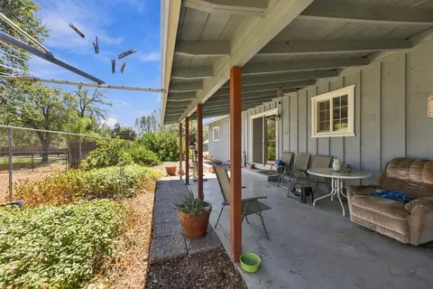 Exterior - 1919 Lake Blvd, Redding, CA 96003 photo 2 of 11