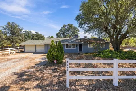 Exterior - 1919 Lake Blvd, Redding, CA 96003 photo 9 of 11