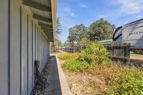 Exterior - 1919 Lake Blvd, Redding, CA 96003 photo 5 of 11