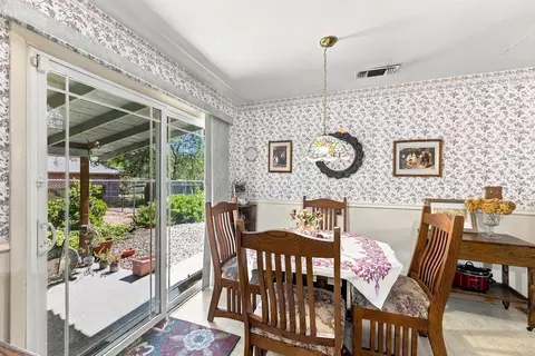 Dining - 1919 Lake Blvd, Redding, CA 96003 photo 3 of 3