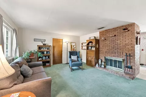 Living - 1919 Lake Blvd, Redding, CA 96003 photo 1 of 2