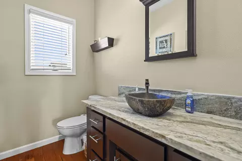Bath - 724 Oakhurst Trl, Redding, CA 96003 photo 4 of 6