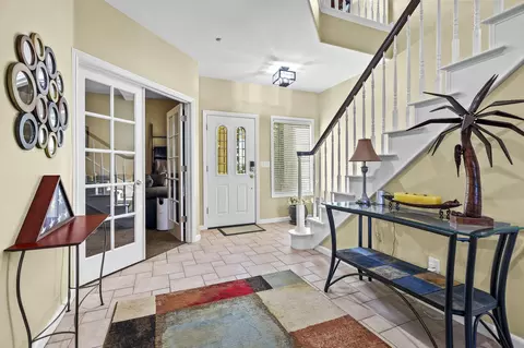 Entry Way - 724 Oakhurst Trl, Redding, CA 96003 photo 3 of 5
