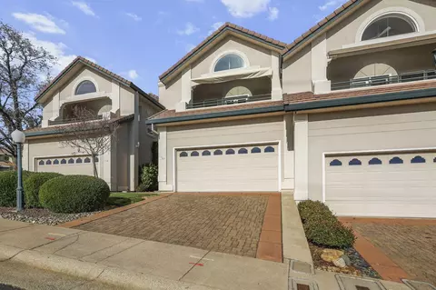 Exterior - 724 Oakhurst Trl, Redding, CA 96003 photo 2 of 6